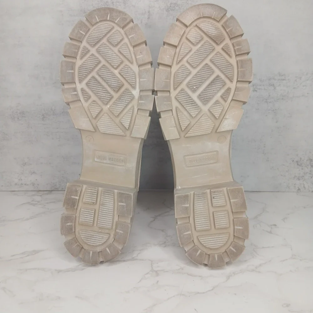 Steve Madden Hola Chelsea‎ Ankle Boot Sand Suede Lug Sole Chunky Beige Women's 7
